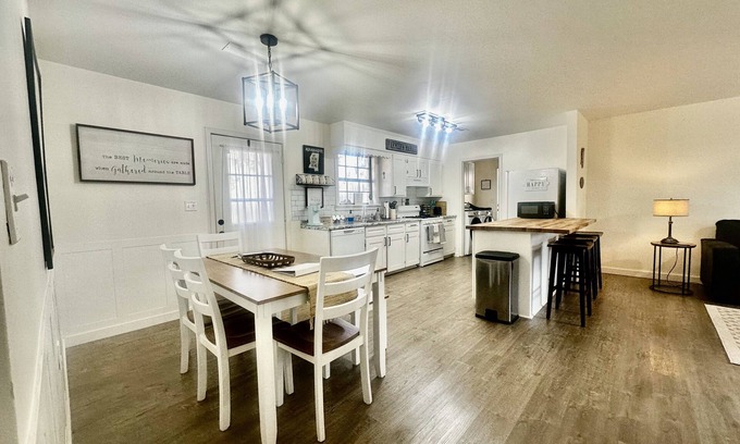 Oxford House | Happy Place in the Sip, Your Happy Place in the Sip!