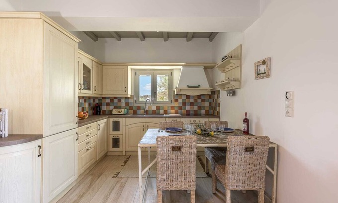 Adamas House | Happy Stay Apartment