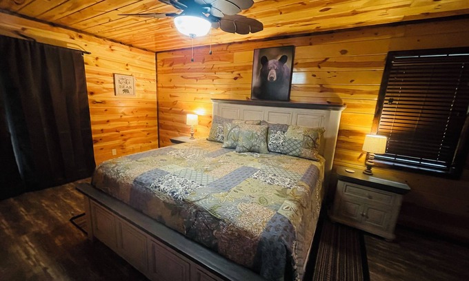 Octavia Cabin | HAPPY TAILS is a cozy pet friendly cabin with beautiful views, fenced yard,WIFI