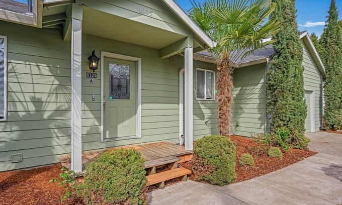 Lents House | Happy Valley Home + Hot Tub, Game Room, 8 beds!
