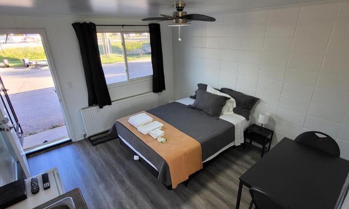Severn Hotel | Happyland Inn