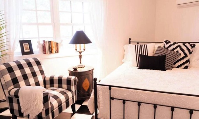 Pepin Apartment | Harbor Hill Inn Cottage - River Walk Suite