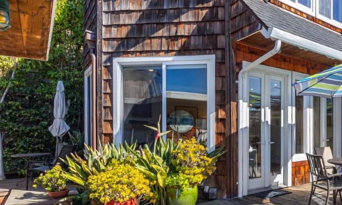 Eastside Santa Cruz House | Harbor home - with a hot tub!