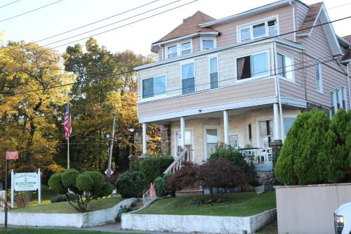 Rosebank Bed & Breakfast | Harbor House Bed and Breakfast