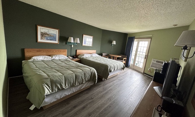 Kewaunee Hotel | Harbor Lights Lodge