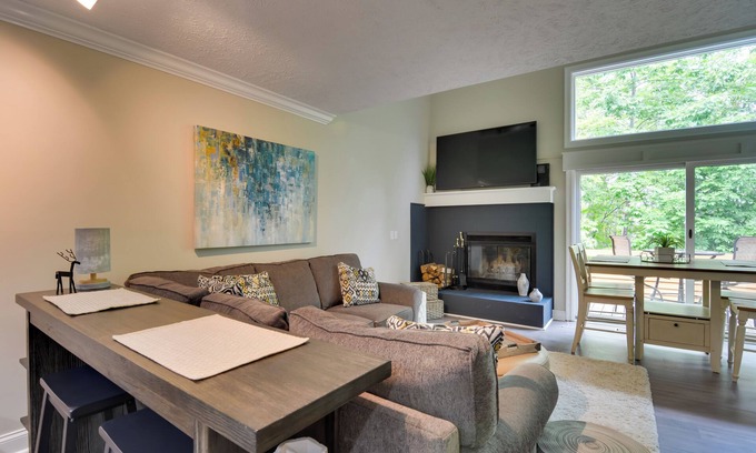 Harbor Springs Condo | Harbor Springs Condo ~ 6 Mi to Lake Michigan!