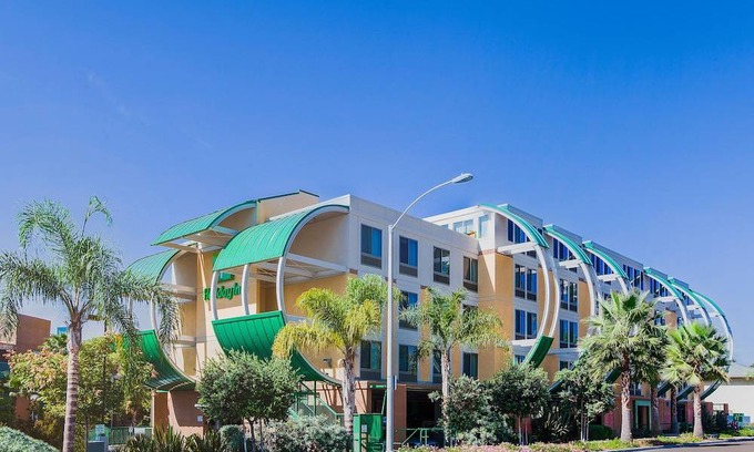 Oceanside Hotel | Harbor Inn & Suites Oceanside