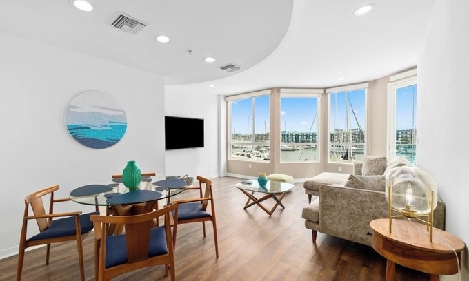 Marina del Rey Apartment | Harbor Views Retreat By Venice Beach In Marina MDR