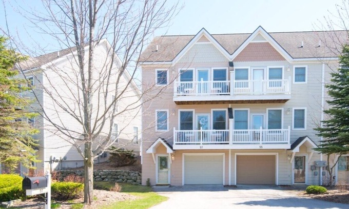 Manistee Condo | Harbor Village Townhouse Condo at LK MI