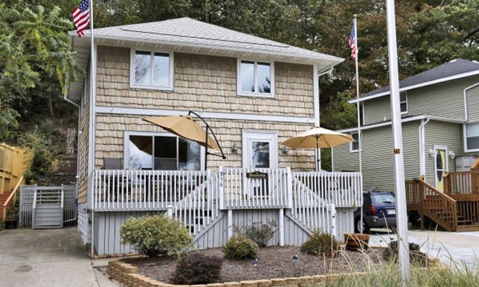 Grand Haven Cottage | Harborside Grand Haven - Remodeled 4 Bedroom Cottage on Lake Michigan