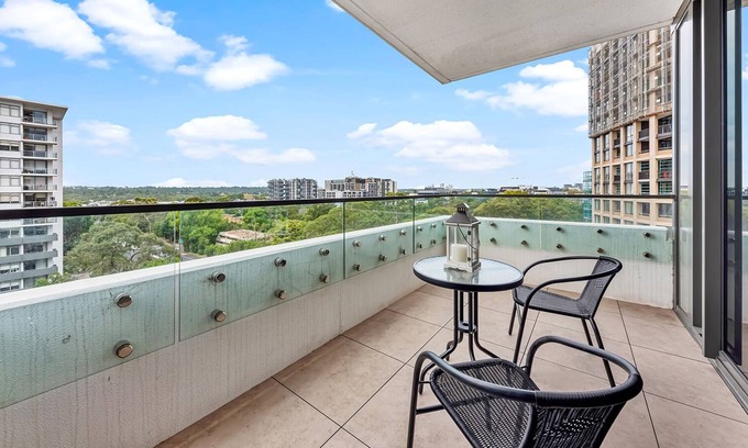 Macquarie Park Apartment | Harbour Bridge View One bedroom apt in Macquarie