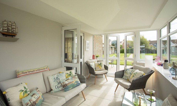 Eastbourne City Centre House | Harbour cottage sleeps 4 Nr. marina. Free parking.