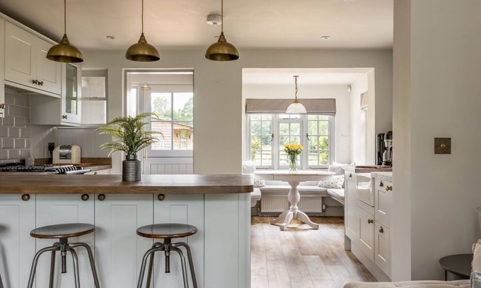 Sturminster Marshall House | Harbour Escapes | Charming Cottage with an acre in Dorset Countryside