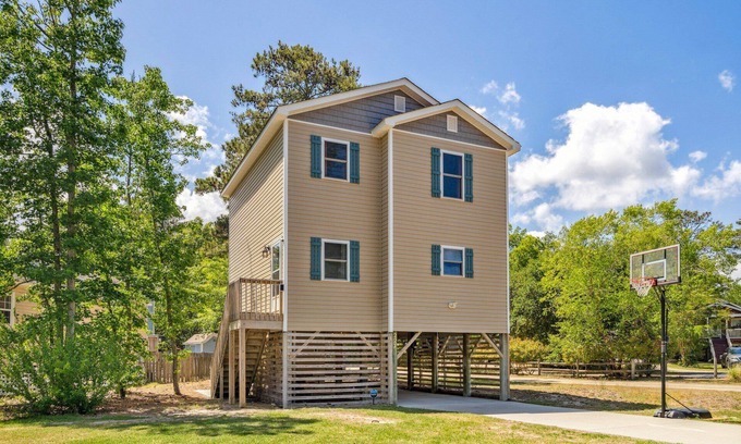 Colington Harbour House | Harbour Haven*Community: Pool, Boat Ramp, Tennis