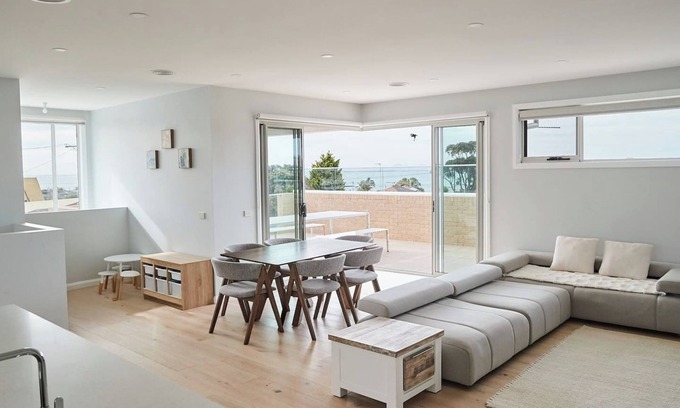 Clifton Springs House | Harbour Horizons Balcony BBQs and Calm Water Views
