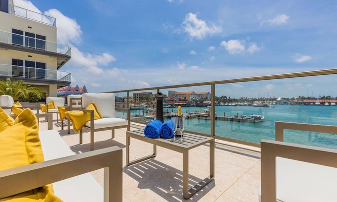 Oranjestad Condo | Harbour House