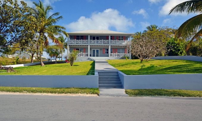 Spanish Wells Villa | HARBOUR HOUSE - Dock Included! Brand New Interior! Beautiful Beach nearby.