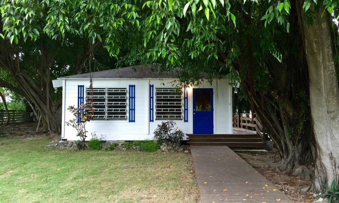 Dunmore Town Cottage | Harbour Island, Bahamas, Walk to Gorgeous Pink Sand Beach