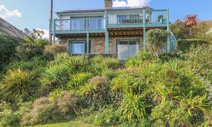 Castallack House | HARBOUR LIGHTS, family friendly, country holiday cottage in Mousehole