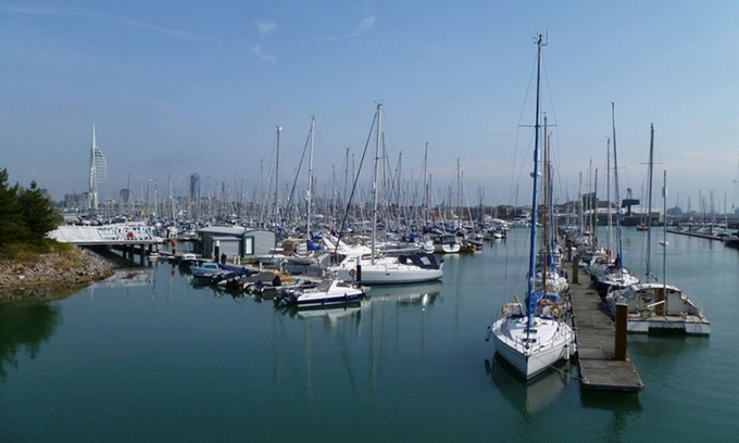 Gosport Cottage | Harbour View 4 - an apartment that sleeps 8 guests in 4 bedrooms