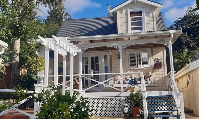 Onehunga Bed & Breakfast | HARBOUR VIEW COTTAGE BOUTIQUE B&B
