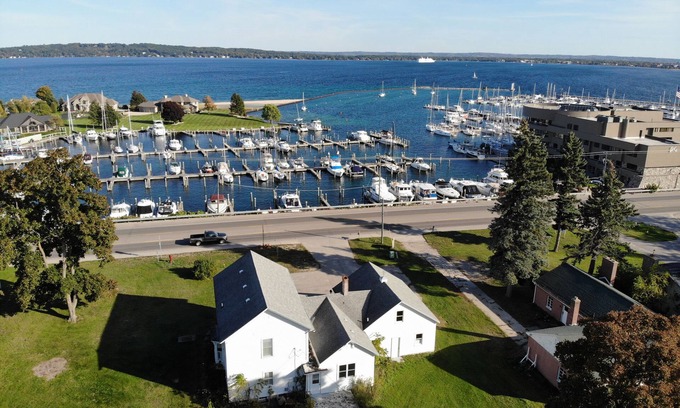 Greilickville House | Harbour View Farmhouse—Gorgeous marina views close to downtown! Fully remodeled!