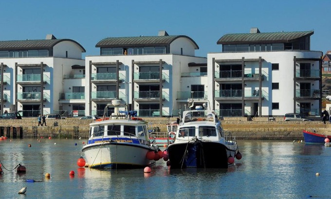 West Bay Apartment | Harbour View