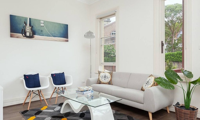 Millers Point Apartment | Harbour View on Windmill St, Apt. 11