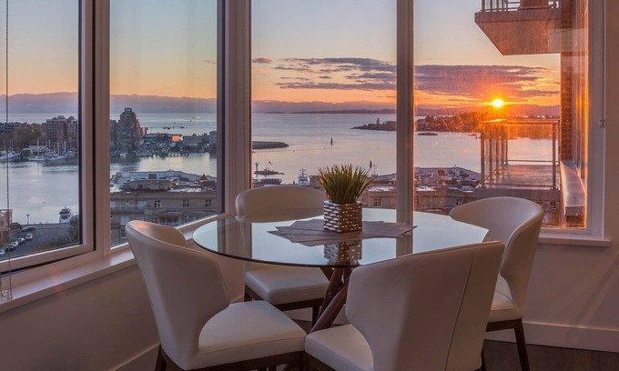 Victoria Condo | Harbour Views-Beautiful Suite, Exceptional Views, AC and lots of Amenities by Victoria Prime!