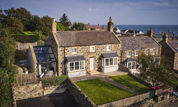 Craster Cottage | Harbourway - a pet friendly that sleeps 8 guests in 4 bedrooms