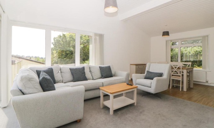 Heligan House | Harcombe House Bungalow 8