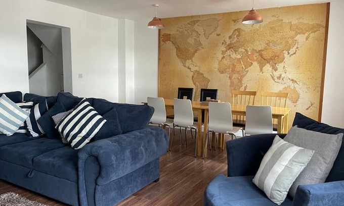 Scarborough City Centre Apartment | Harcourt Place - Apartment 3 - Seaview - sleeps 8