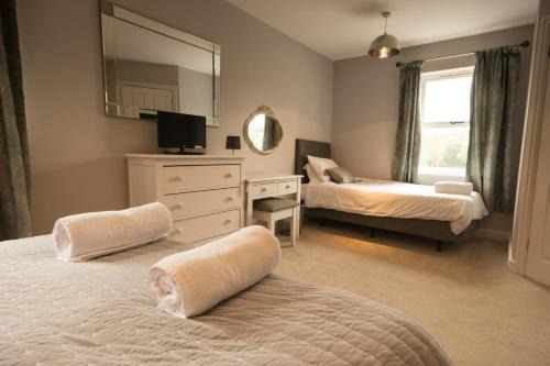Holestone Moor House | Hardwick Cottage- Darwin Lake Holiday Village