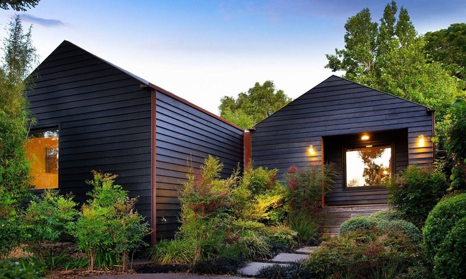 Daylesford House | Hardwood House - Award Winning Architectural Home - Walking distance to Botanic Gardens!