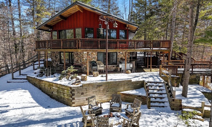 Athelstane Cabin | Hardwood Point nAmazing 7-bedroom vacation compound in Silver Cliff with AC WiFi