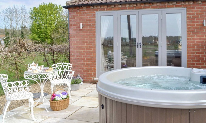Fulmodeston Cottage | Hare's Home - UK10757