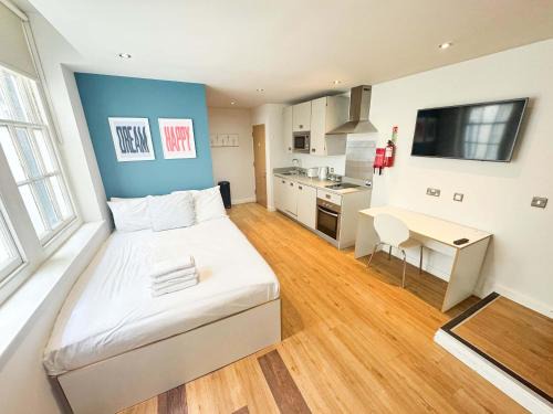 Bristol Floating Harbour Apartment | Harford House Studios 07 - Hopewell