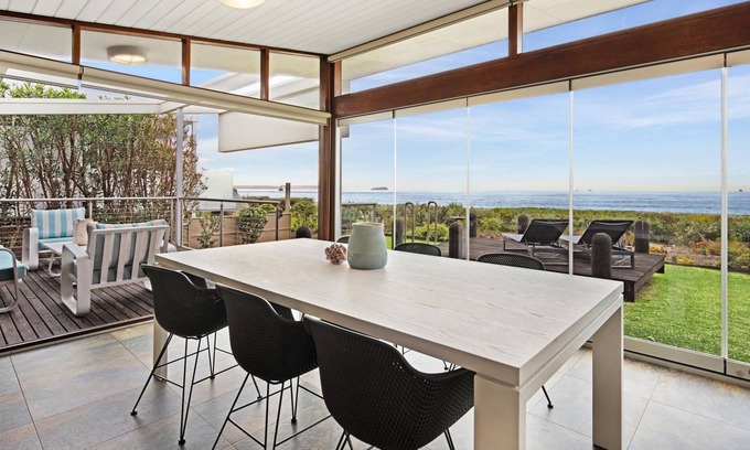 Noraville House | Hargraves Beachfront at Noraville - Hargraves Beachfront at Noraville. Absolute Beachfront. Panoramic views of Hargraves Beach