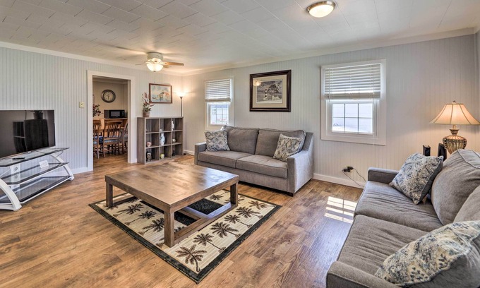 Harkers Island House | Harkers Island Home with Porch ~ 1 Mi to Marina!