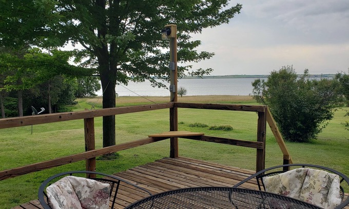 Republican City Cabin | Harlan County Lake - Lakeside Cabin