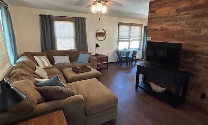 Republican City House | Harlan County Lake Retreat