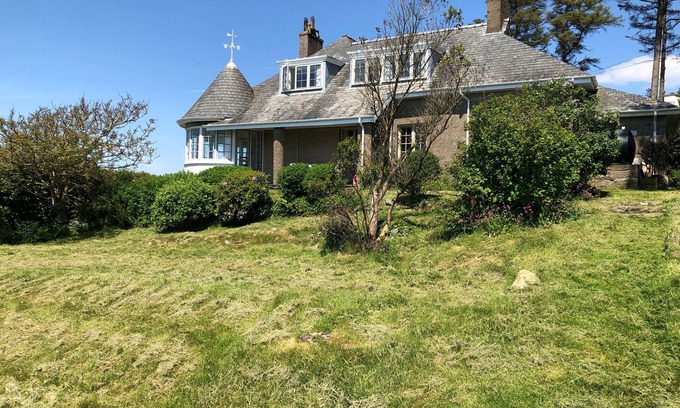 Llanfair House | Harlech: Large house in over an acre with the finest views in Eryri (Snowdonia)