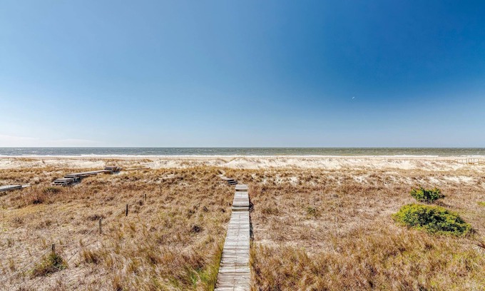 South Beach House | Harmony Cottage is a 4 BR/4.5 BA Oceanfront Retreat!