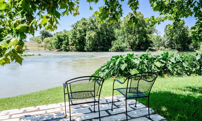 Bastrop Apartment | HarmonyHouse: Pet Friendly Zen River Retreat