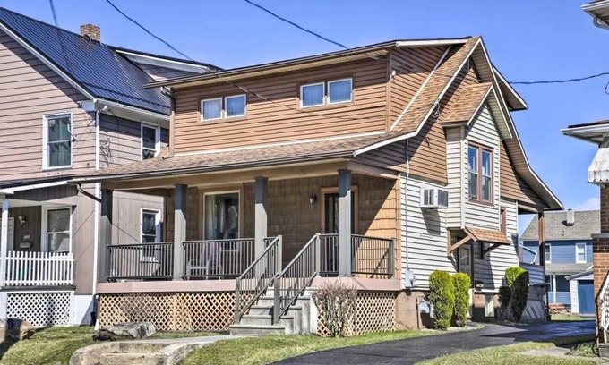 Johnstown House | Harold Hidden Haven - Close to area Hospitals