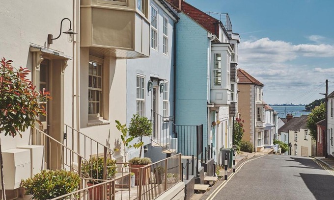 Cowes House | Harold House