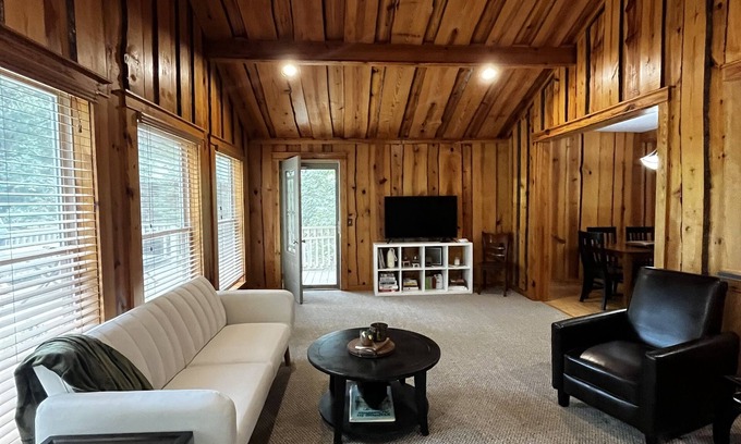 Shirley Cabin | Harpers Cove Hideaway- Quiet Greers Ferry Lakefront Cabin.
