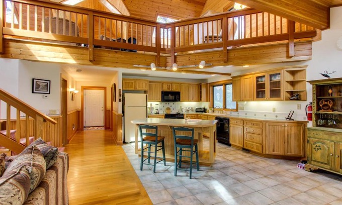 Downtown Cannon Beach House | Harrison Loft