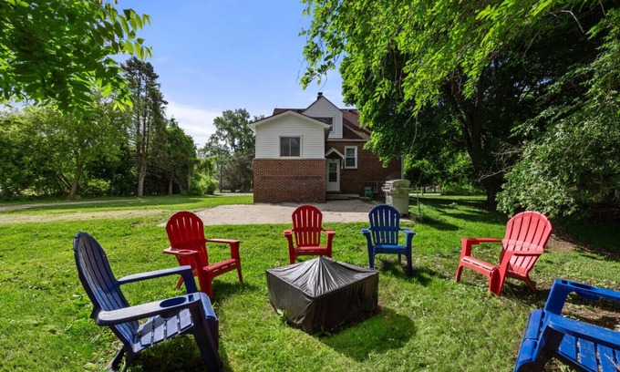 Harrison House | Harrison Twp 3BR | Sleeps 9 & Ample Boat Parking