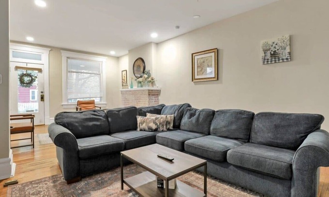 Downtown Columbus House | Harrison West Brick| 5 BR w/extra beds